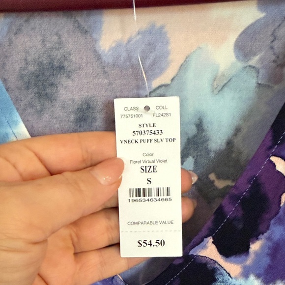NWT WHBM Outlet V-Neck Puff Sleeve Top Floral Violet Size S - Picture 4 of 7